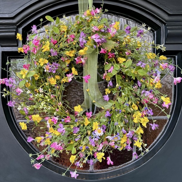 Pastel Daisies Wreath